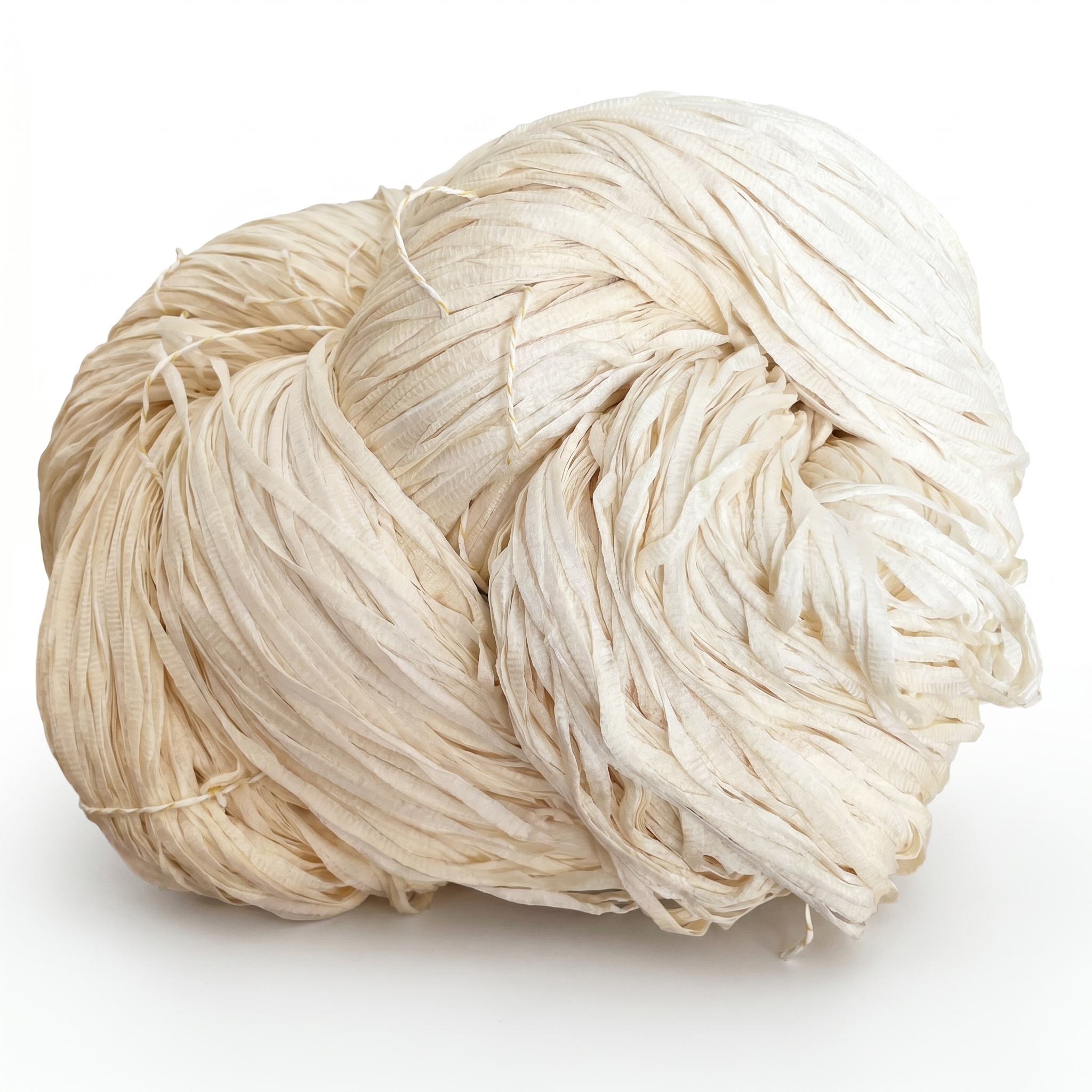 En stor fed af lyst beige, fibrøst bastbånd.