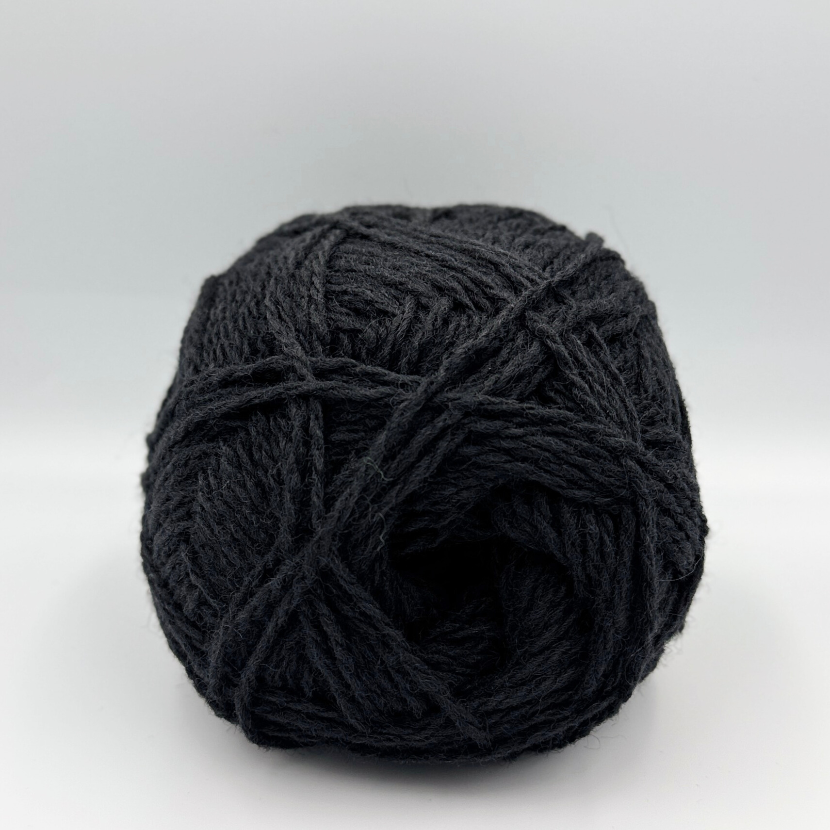 Suma New Zealandsk Uld 4,5/2 (100 g) - Sort