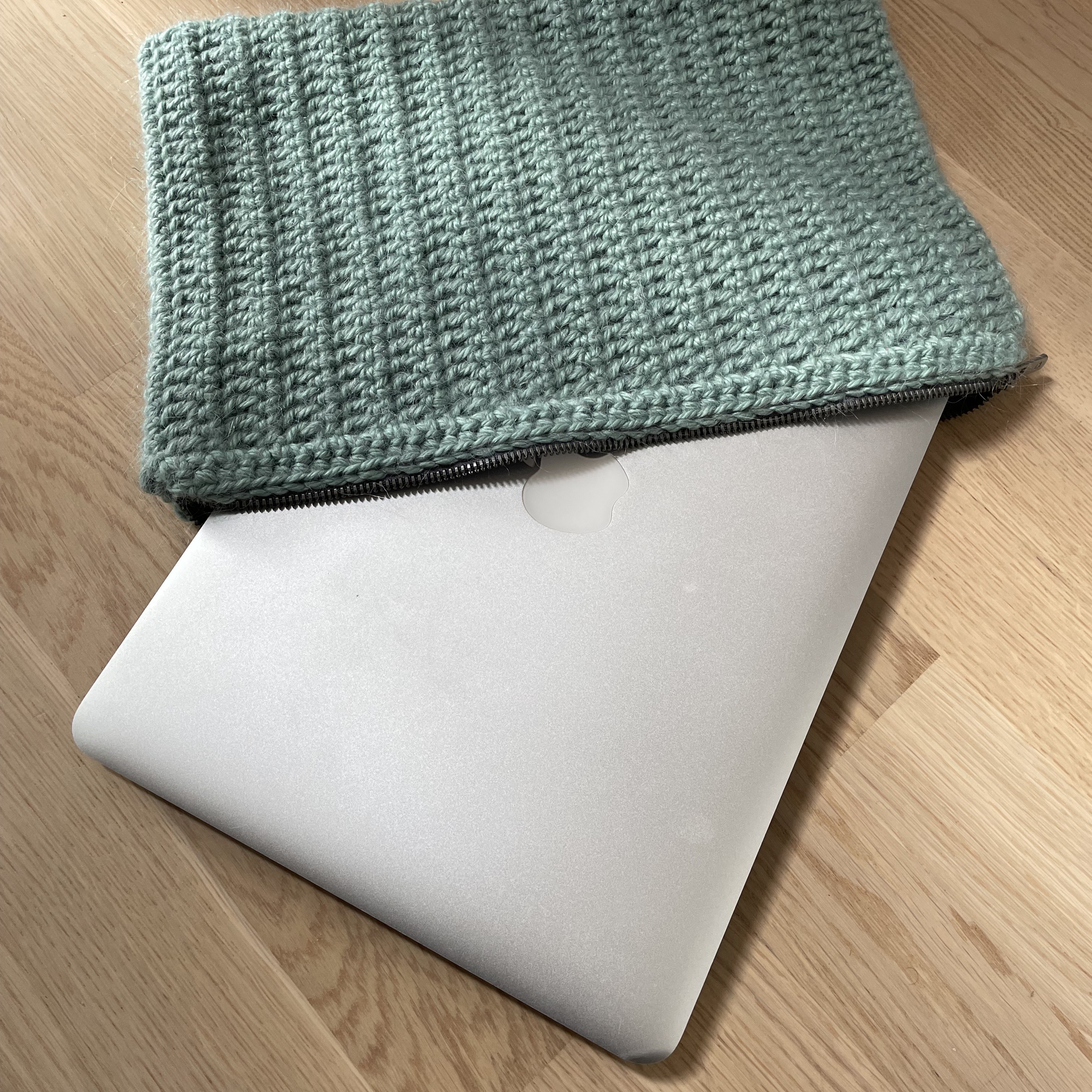 Copenhagen Mac Sleeve & Clutch - 2 Hækleopskrifter