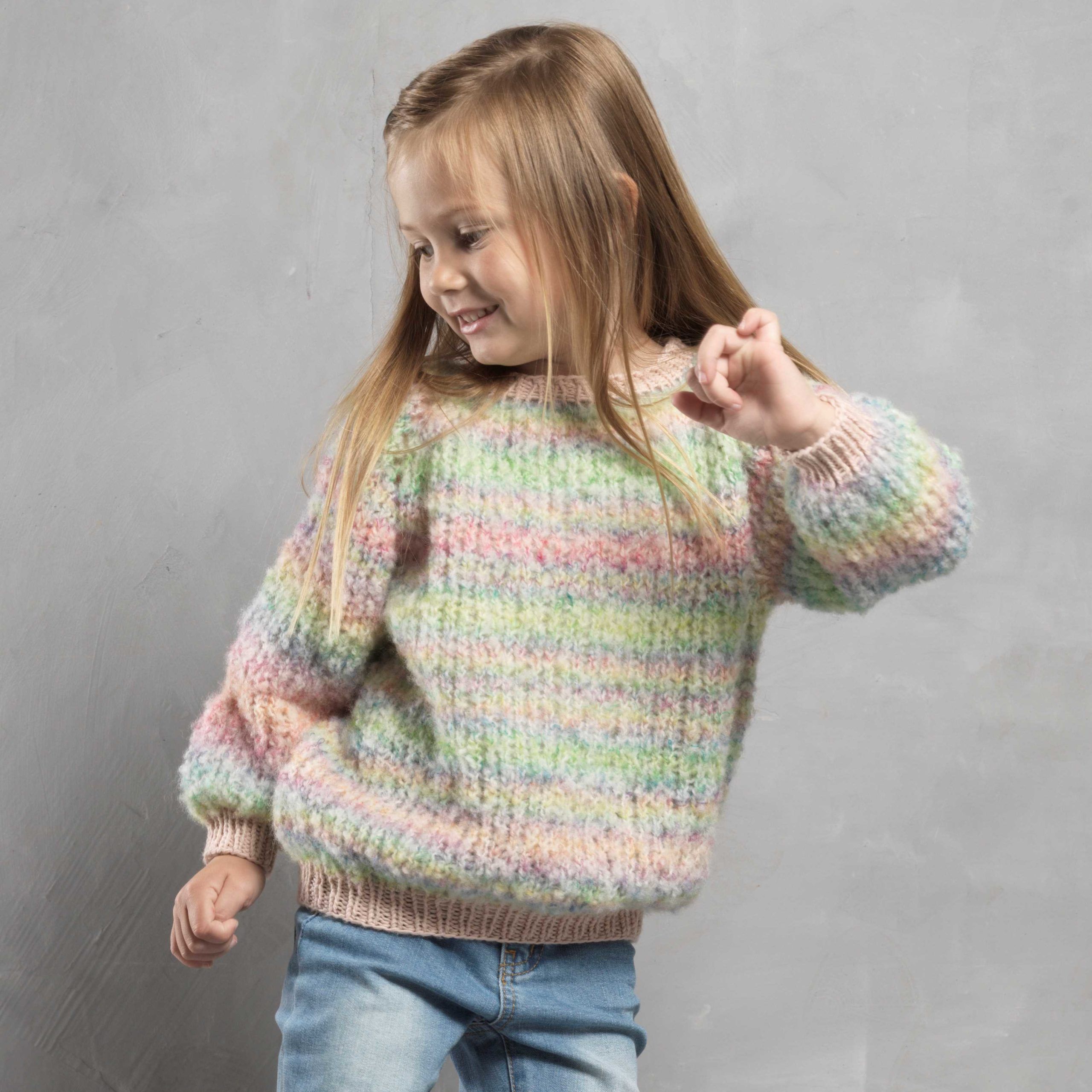 Se Regnbuesweater - opskrift (CeWeC) hos Garn Specialisten