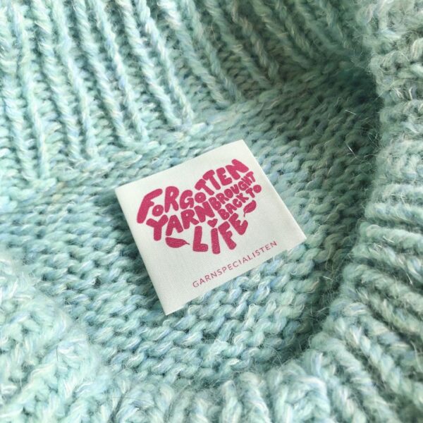 Forgotten yarn label i sweater
