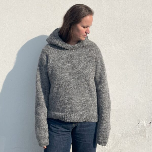 grå hoodie Kat no. 6 i rustik uld med nylon