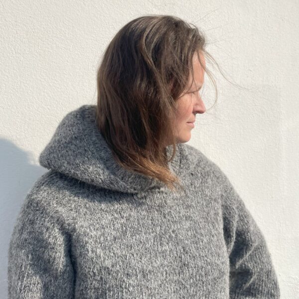grå hoodie Kat no. 6 i uld